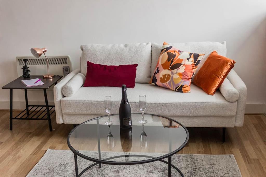 Cozy And Modern 2-Bed Apartment Swansea Exterior photo