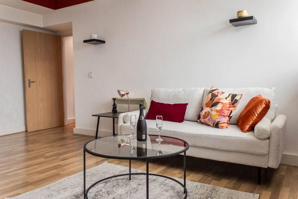Cozy And Modern 2-Bed Apartment Swansea Exterior photo