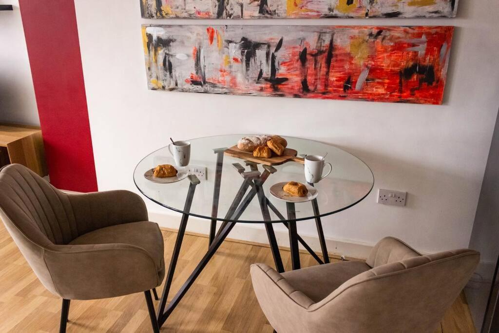 Cozy And Modern 2-Bed Apartment Swansea Exterior photo