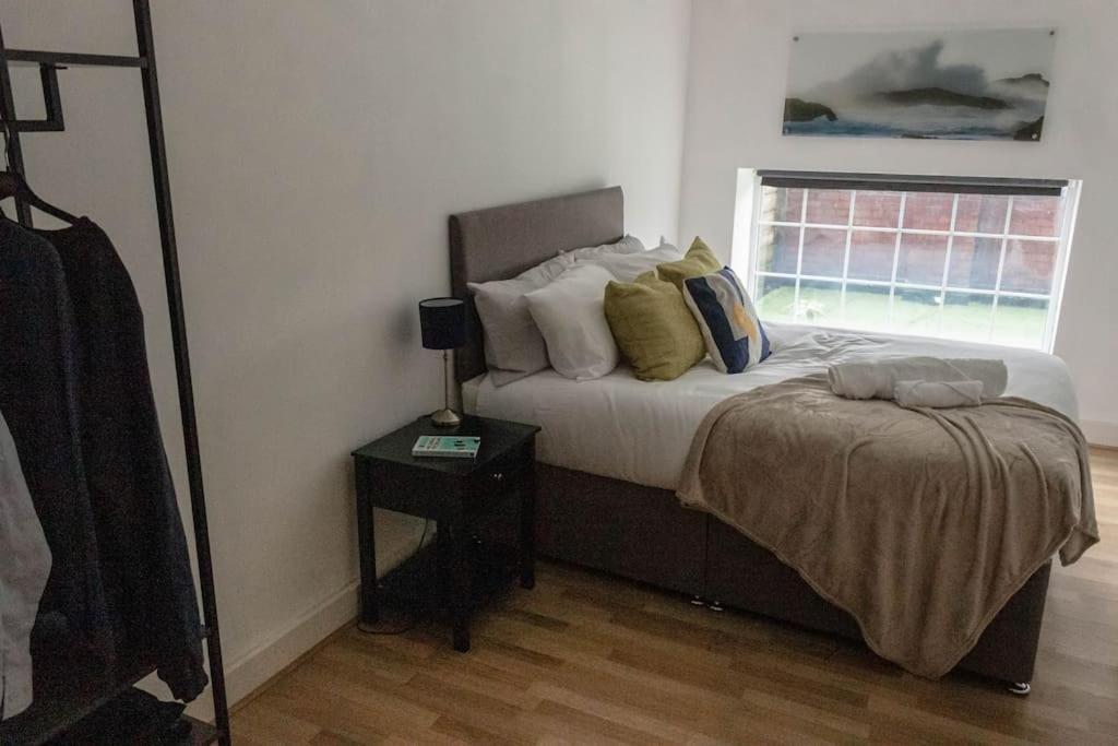 Cozy And Modern 2-Bed Apartment Swansea Exterior photo